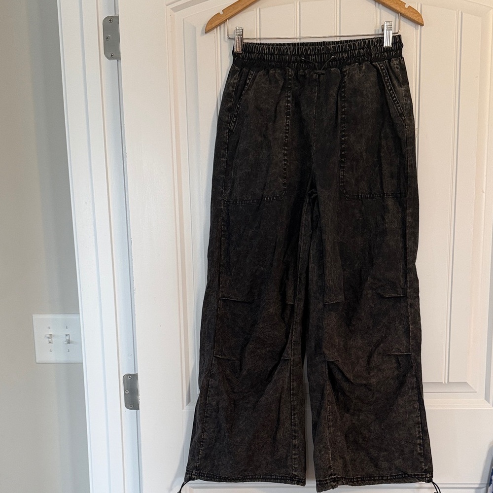 New in mineral wash Crop Pants Medium